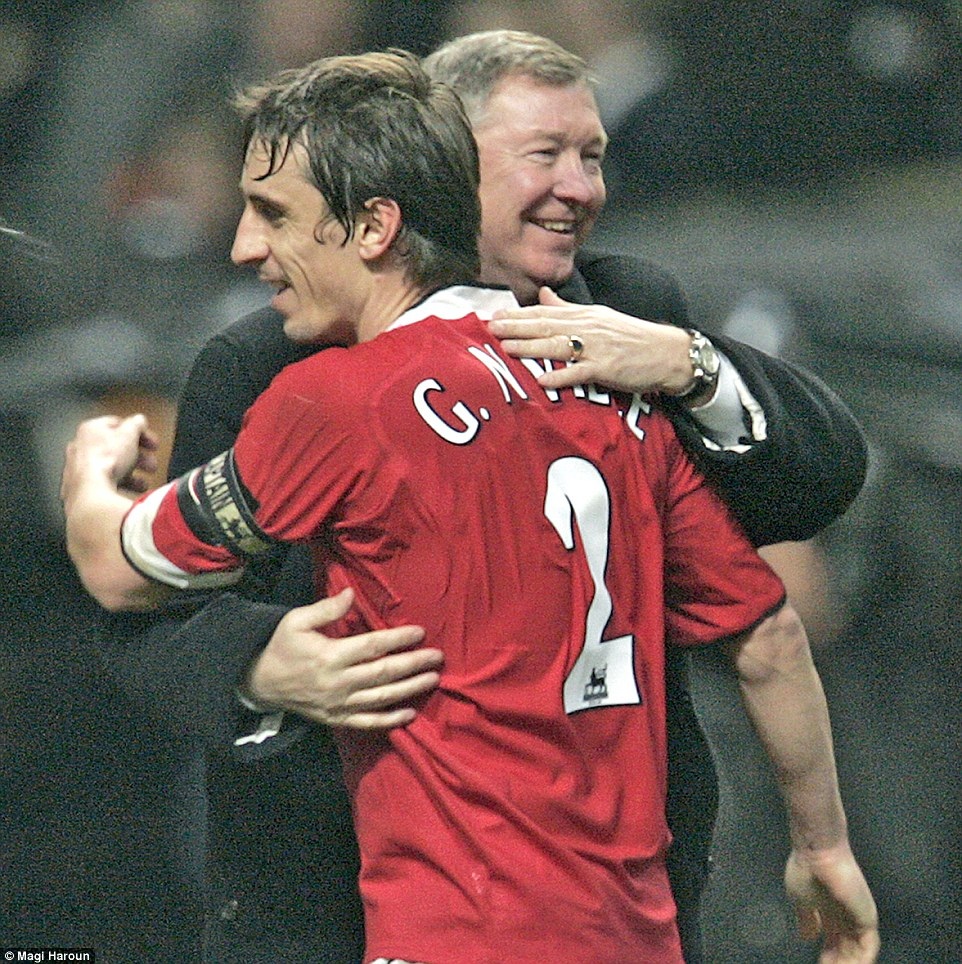 Cách ăn mừng chiến thắng quá quen thuộc của ông già gân