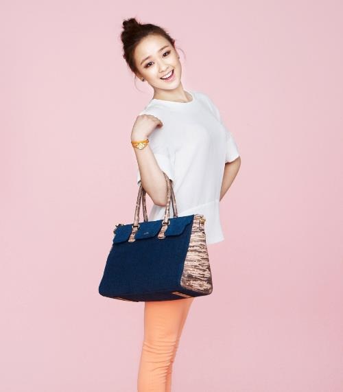 Son Yeon Jae: Búp bê xinh đẹp và tài năng của thể thao Hàn Quốc - 15 Với tài năng và sắc đẹp của mình, cô được rất nhiều người dân Hàn Quốc yêu quý.