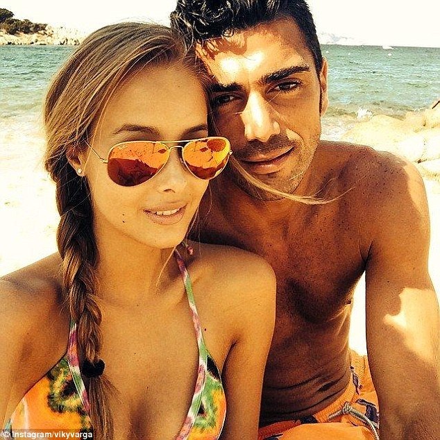 Cặp đôi này cùng nhau trải qua kì nghỉ ở biển