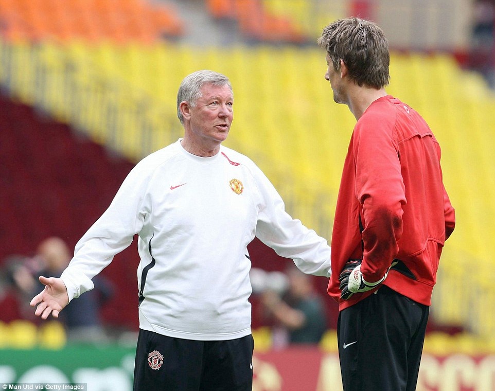 Alex Ferguson bán kỉ vật ủng hộ trẻ em Việt Nam - 21 Khoảnh khắc lắng đọng của vị thuyền trưởng MU tại Nhà hát của những giấc mơ Old Trafford