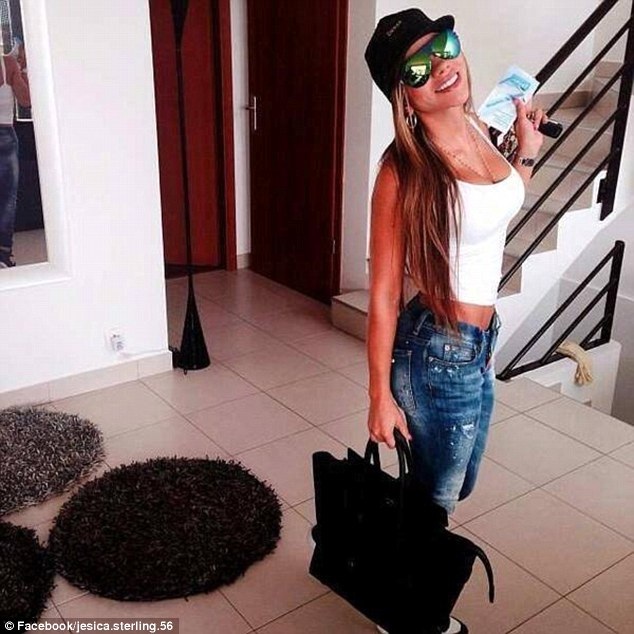 Đường cong nóng bỏng của cô vợ thủ thành Ospina