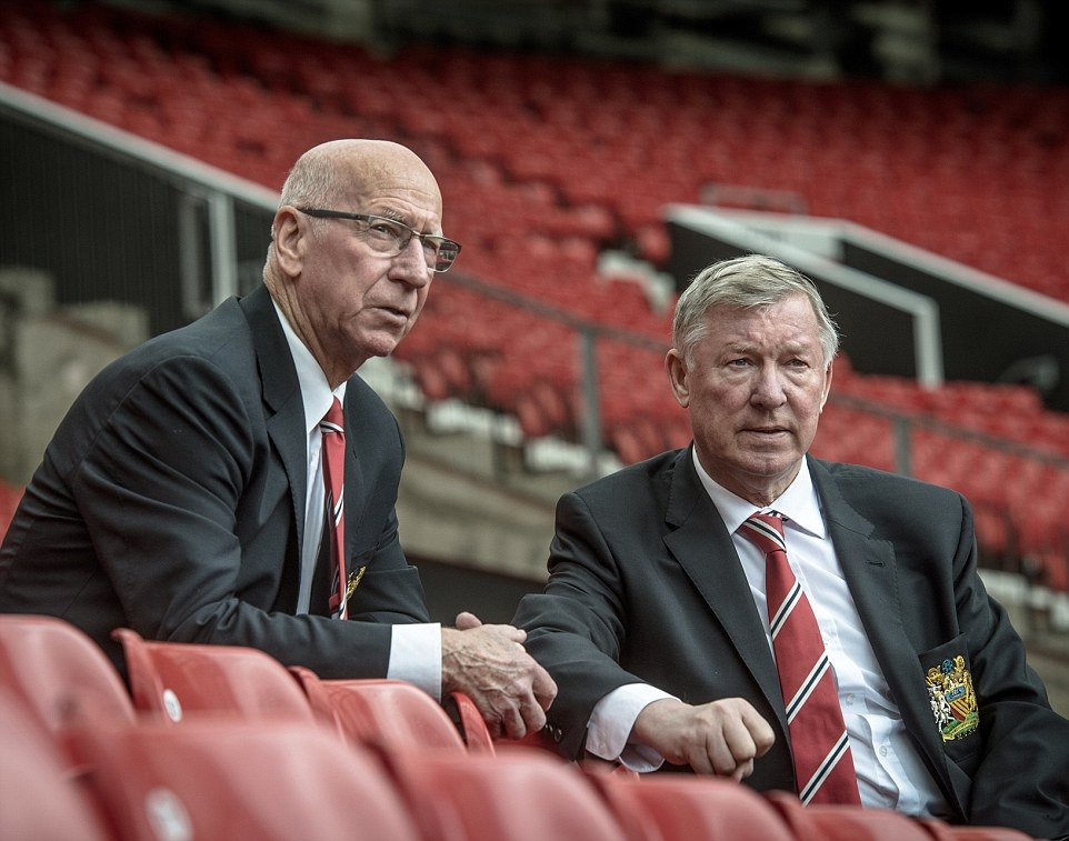 Alex Ferguson bán kỉ vật ủng hộ trẻ em Việt Nam - 5 Sir Alex bên cạnh người bạn
