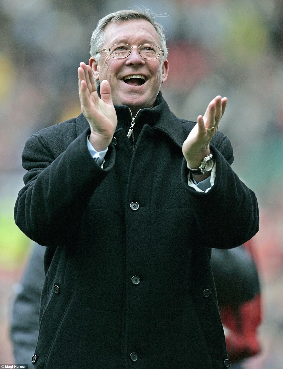 Alex Ferguson bán kỉ vật ủng hộ trẻ em Việt Nam - 7 Sir Alex bên cạnh người bạn