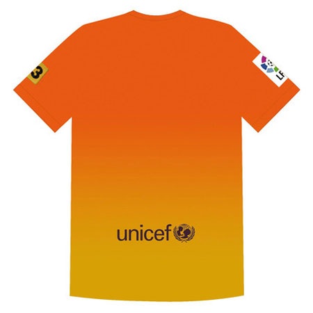 Hình ảnh về áo đấu lạ mắt của Barcelona mùa tới - 5 Hình ảnh về áo đấu lạ mắt của Barcelona mùa tới - 5