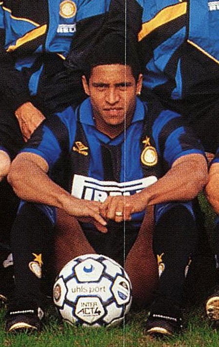 Roberto Carlos, một huyền thoại - 1 Roberto Carlos, một huyền thoại - 1