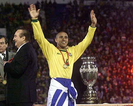 Roberto Carlos, một huyền thoại - 5 Roberto Carlos, một huyền thoại - 5