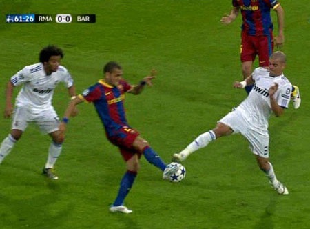 "Vua ăn vạ" Dani Aves trượt giải… “Oscar sân cỏ” - 1 "Vua ăn vạ" Dani Aves trượt giải… “Oscar sân cỏ” - 1