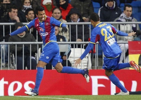 C. Ronaldo lập hattrick, Real Madrid bỏ xa Barca đến 10 điểm - 1