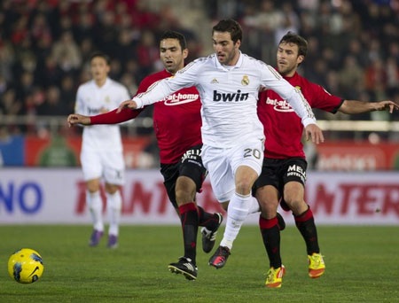 Real Madrid và mục tiêu Robin Van Persie - 3 Real Madrid và mục tiêu Robin Van Persie - 3