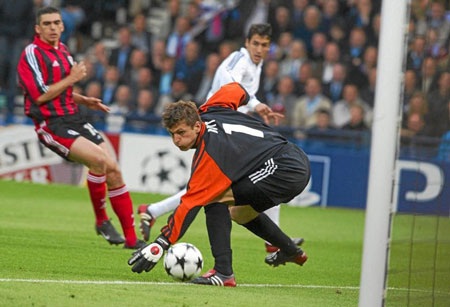 Những bàn thắng để đời của “chúa nhẫn” Raul Gonzalez - 6