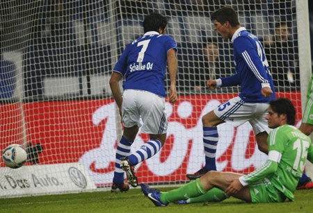 Những bàn thắng để đời của “chúa nhẫn” Raul Gonzalez - 10