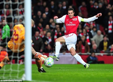Man City sẵn sàng phá vỡ cấu trúc lương vì Robin van Persie - 1 Man City sẵn sàng phá vỡ cấu trúc lương vì Robin van Persie