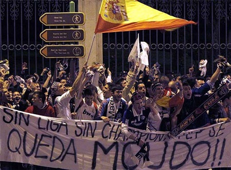 Người Madrid mở tiệc ăn mừng tại quảng trường Cibeles - 15 Người Madrid mở tiệc ăn mừng tại quảng trường Cibeles