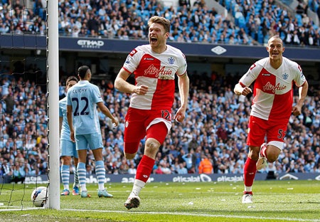 Nhìn lại những phút nghẹt thở của Ngày phán quyết Premier League