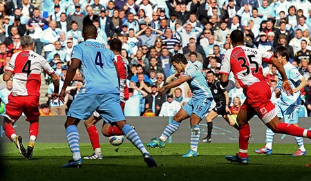 Nhìn lại những phút nghẹt thở của Ngày phán quyết Premier League