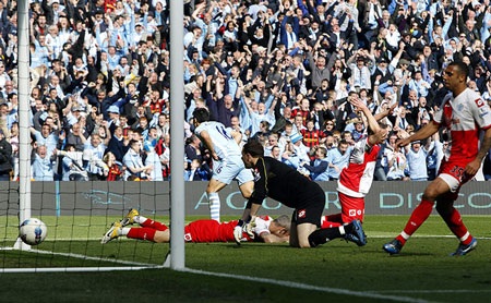 Nhìn lại những phút nghẹt thở của Ngày phán quyết Premier League