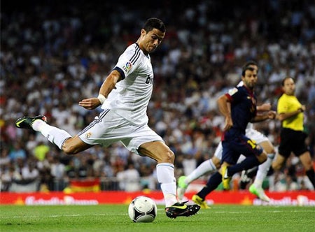 Nhìn lại những khoảnh khắc lịch sử Real Madrid đánh bại Barcelona - 11 …bên cạnh đó là nỗi buồn của Messi và các đồng đội.