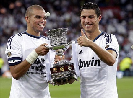 Nhìn lại những khoảnh khắc lịch sử Real Madrid đánh bại Barcelona - 21 Bộ đôi người Bồ Đào Nha, Cristiano Ronaldo và Pepe đã có một trận đấu khá mỹ mãn.