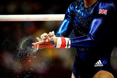 10 khoảnh khắc đẹp nhất tại Olympic London 2012 - 5 Đội thể dục dụng cụ nữ đến từ xứ sở sương mù sẵn sàng bước vào phần thi của mình.