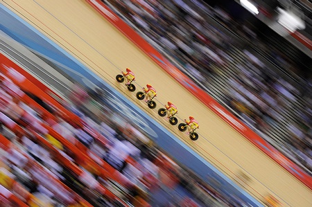 10 khoảnh khắc đẹp nhất tại Olympic London 2012 - 8 Đội đua xe đạp nam Tây Ban Nha đang thi đấu tại Velodrome.