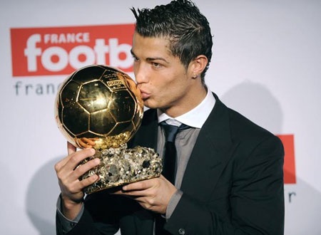 10 năm C. Ronaldo chơi bóng chuyên nghiệp: Lịch sử mang tên anh - 2 …và các danh hiệu cao quý từ Champions League đến QBV