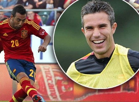 Santi Cazorla cùng Arsenal đến Đức tập luyện dù chưa hoàn tất hợp đồng