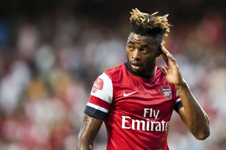 Một thập kỷ Barcelona "làm giàu" cho Arsenal - 2 Alex Song đã chính thức chuyển đến Barca với giá 19 triệu euro