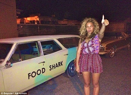 Beyonce tiết lộ ảnh gia đình hạnh phúc - 12 Vui vẻ bên những người bạn