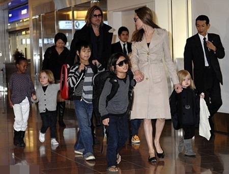 Dậy tin Brangelina sắp cưới - 4 Sáu đứa con của Brad – Angie đang rất háo hức chờ đón đám cưới của cha mẹ