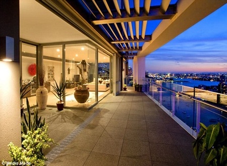 Nicole Kidman ‘cơi nới’ căn hộ xa xỉ ở Sydney - 4 Căn hộ có cảnh quan tuyệt đẹp hướng ra cảng Sydney, với những tấm cửa sổ làm bằng kính toàn bộ