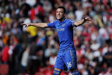 Nhìn lại trận derby thành London giữa Arsenal và Chelsea - 10 John Terry thể hiện vai trò thủ mình của mình trên sân, hết chỉ đạo…