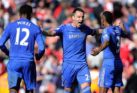 Nhìn lại trận derby thành London giữa Arsenal và Chelsea - 18 Tiếng còi kết thúc trận đấu vang lên và các cầu thủ Chelsea bắt đầu ăn mừng chiến thắng.