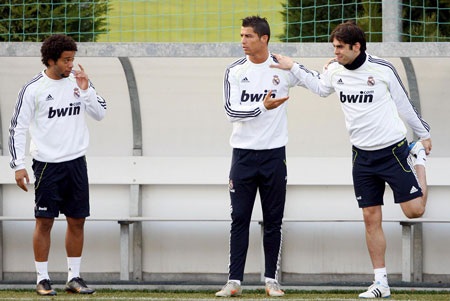 Nguyên nhân nào khiến C.Ronaldo không vui? - 1 Mối quan hệ xấu với các đồng đội