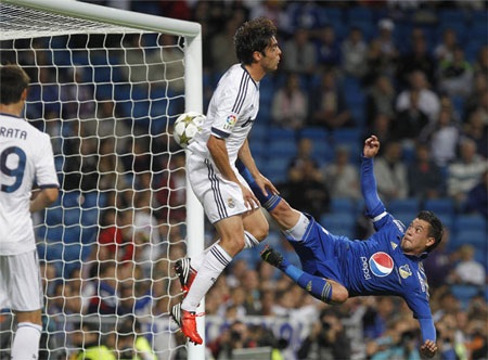 Real Madrid hủy diệt Millonarios 8-0 tại Bernabeu Cup - 6 Bàn thắng ở một tư thế “độc” của siêu sao người Brazil.