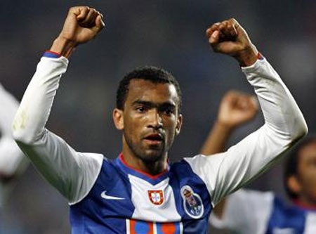 Làm giàu từ bán cầu thủ: Arsenal còn phải học Porto - 10 Bosingwa