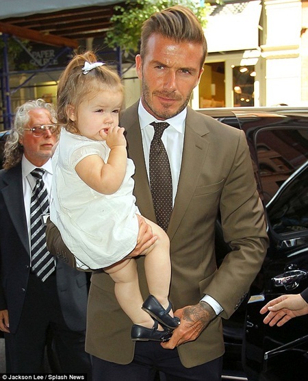David Beckham cùng con gái tới cổ vũ show thời trang của Victoria