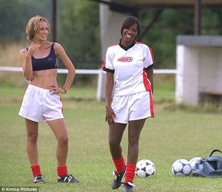 Keira bắt đầu nổi tiếng từ vai diễn trong bộ phim Bend It Like Beckham năm 2002