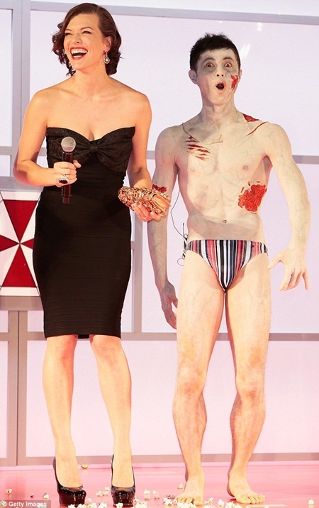 Milla Jovovich đẹp mê hồn tại buổi công chiếu Resident Evil