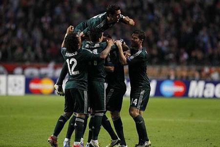 Real Madrid lại hủy diệt Ajax ngay tại Amsterdam Arena…