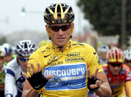 Lance Armstrong bị tước 7 chức vô địch Tour de France - 1 Một tượng đài đã sụp đổ