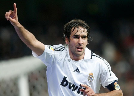 Cristiano Ronaldo đã đi được một nửa chặng đường đến kỷ lục của Raul