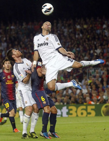 …Và vẫn là màn “ăn mừng” thản nhiên như không mỗi khi ghi bàn vào lưới Barcelona.