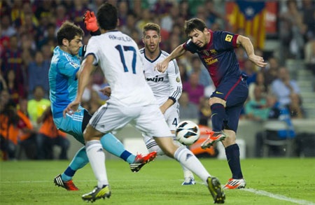 …Và vẫn là màn “ăn mừng” thản nhiên như không mỗi khi ghi bàn vào lưới Barcelona.