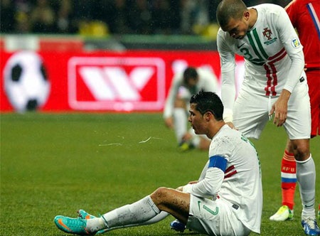 Nỗi buồn thất trận của hai ngôi sao đang khoác áo Real Madrid, Cristiano Ronaldo và Pepe.