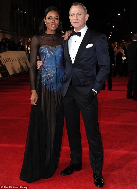 Dàn mỹ nhân tụ hội tại lễ công chiếu phim mới về Điệp viên 007 - 2 Nàng “Bond Girl” Naomie Harris tươi cười thân mật bên Daniel