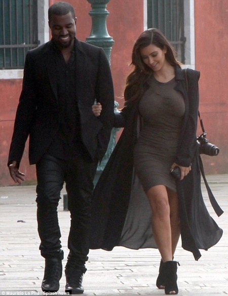 Kim Kardashian bước sang tuổi 32 cùng bạn trai Kanye West tại Venice, Italia hôm 21/10