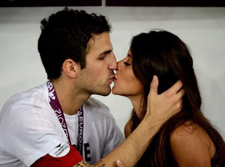 Fabregas bị tố cướp vợ người khác - 1 Fabregas bị tố cướp vợ người khác