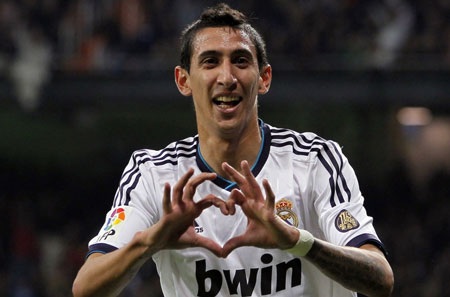 Màn ăn mừng quen thuộc của Di Maria sau khi anh nâng tỉ số lên 2-0 cho Real Madrid.