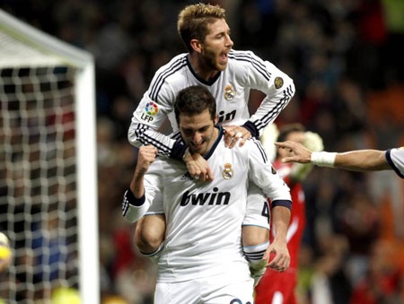 Trước đối thủ yếu Zaragoza, Real Madrid dễ dàng giành chiến thắng với tỉ số đậm 4-0