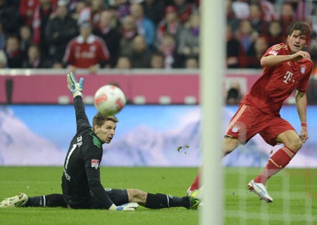 Hủy diệt Hannover, Bayern Munich tìm lại mạch thắng - 2 Bayern Munich lấn lướt đội khách Hannover về mọi mặt
